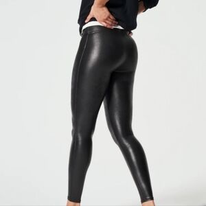 Spanx Faux Leather Leggings Size Large Black Pull-on Pants Stretch Smoothing